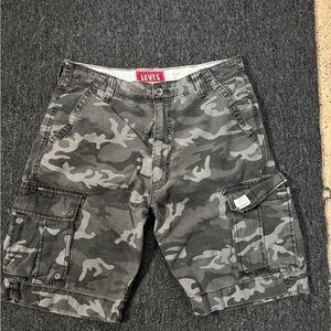 Levi's Men's Gray Camo Cargo Shorts